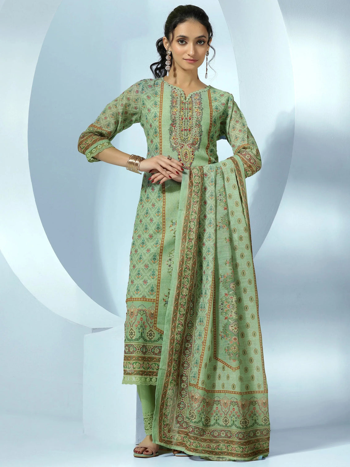 Mameraa Green Printed Cotton Blend Straight Suit With Dupatta