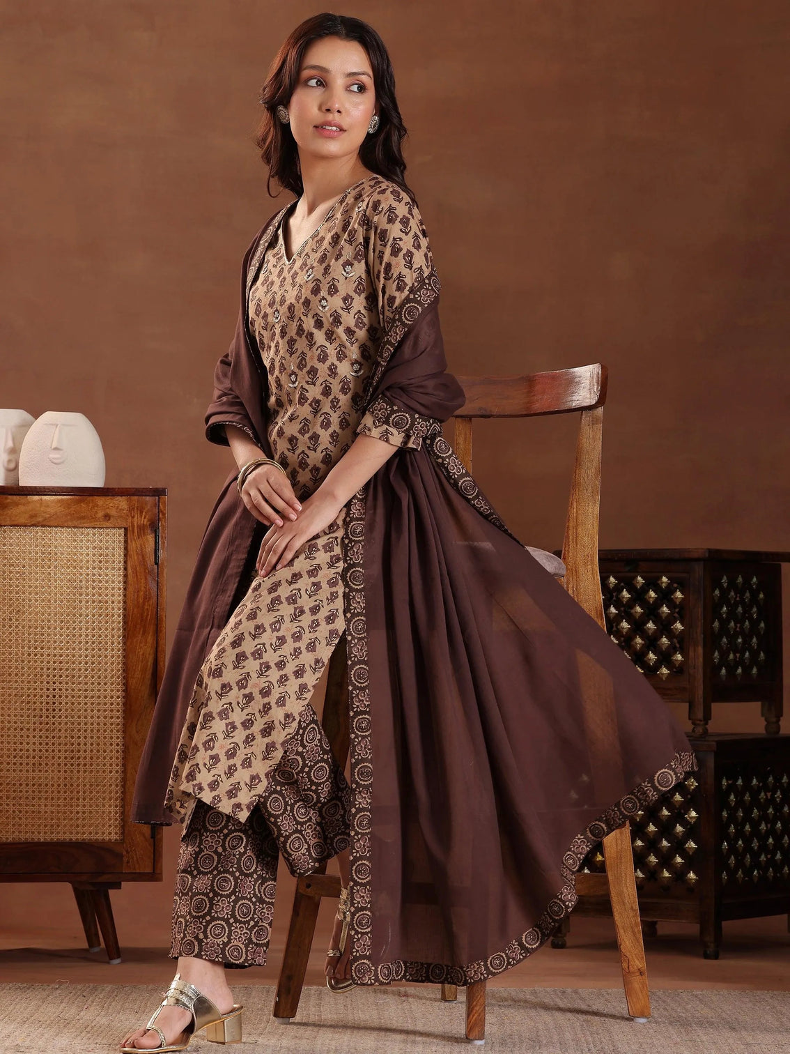 Mameraa Brown Printed Cotton Straight Suit With Dupatta