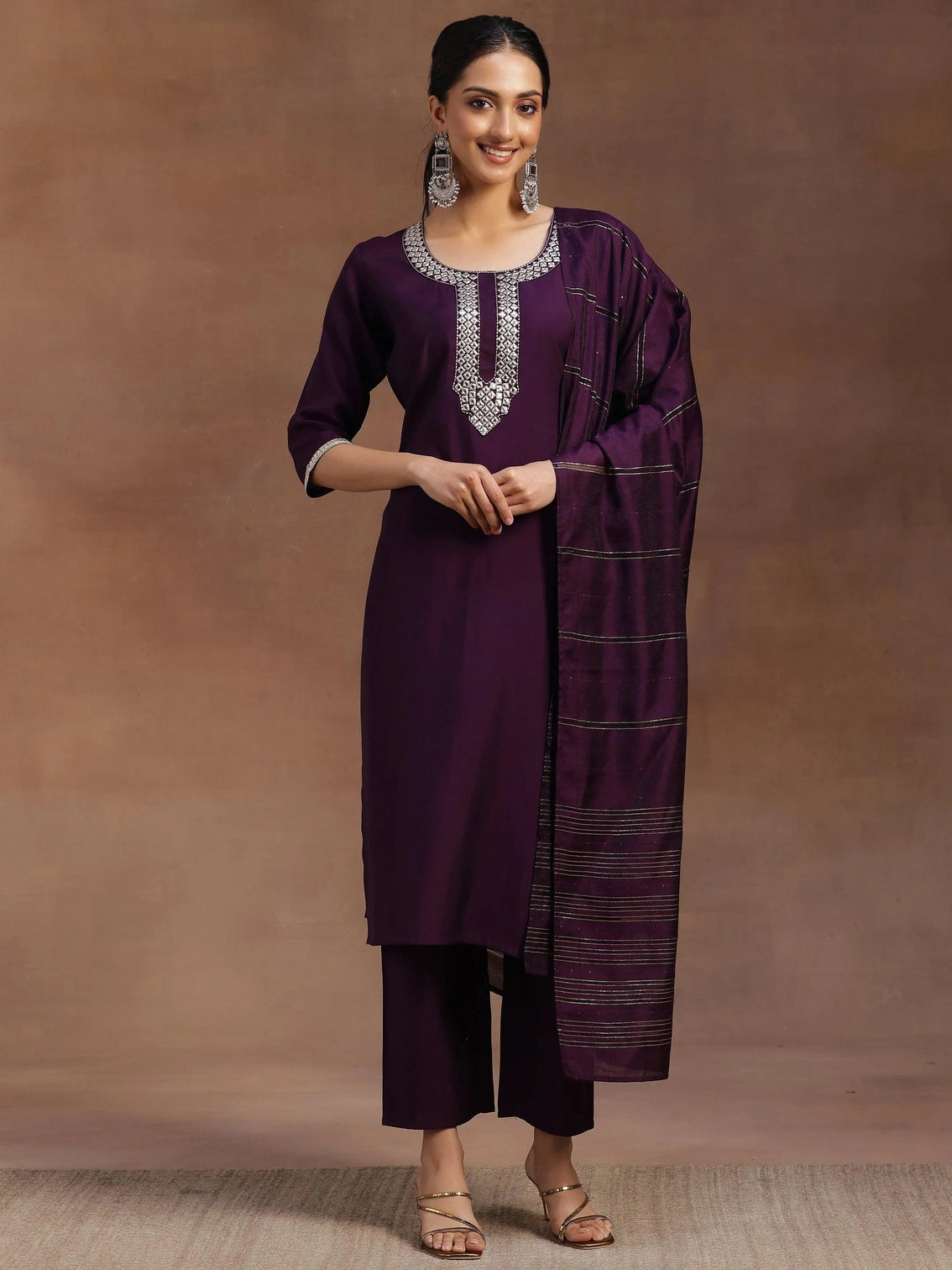 Mameraa Purple Embroidered Silk Blend Straight Suit With Dupatta