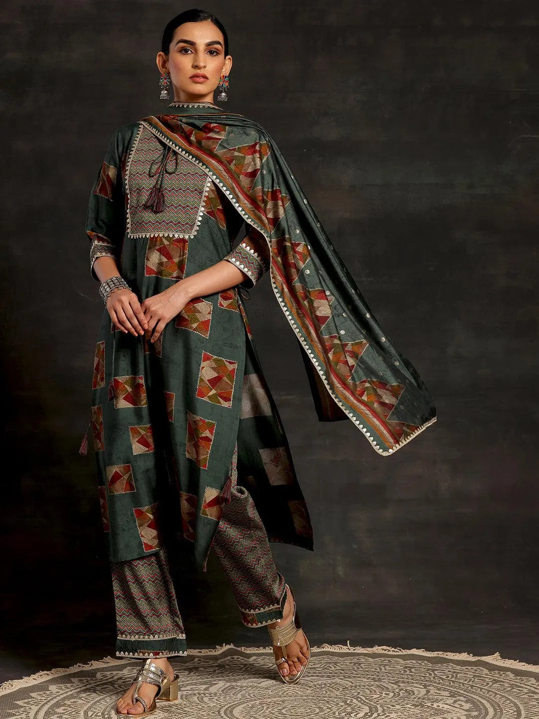 Mameraa Green Printed Straight Suit With Dupatta