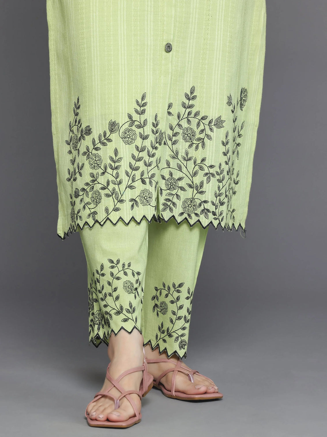 Mameraa Green Woven Design Cotton Straight Suit With Dupatta