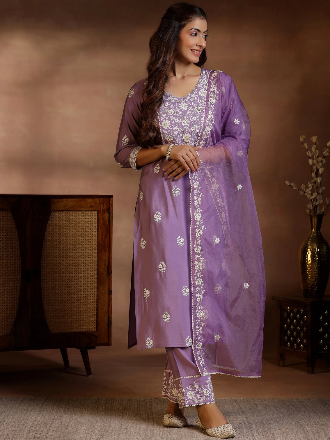 Mameraa Mauve Embroidered Silk Blend Straight Suit With Dupatta