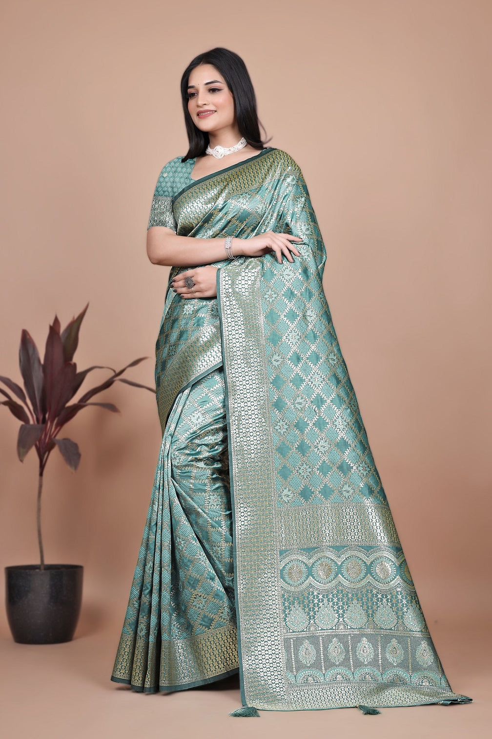 Green Banarasi Saree with Intricate Zari Work for Weddings & Festivals – Premium Silk Traditional Saree