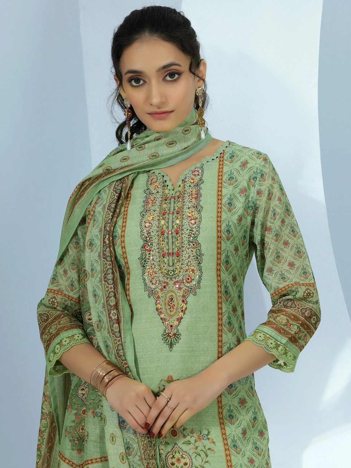 Mameraa Green Printed Cotton Blend Straight Suit With Dupatta