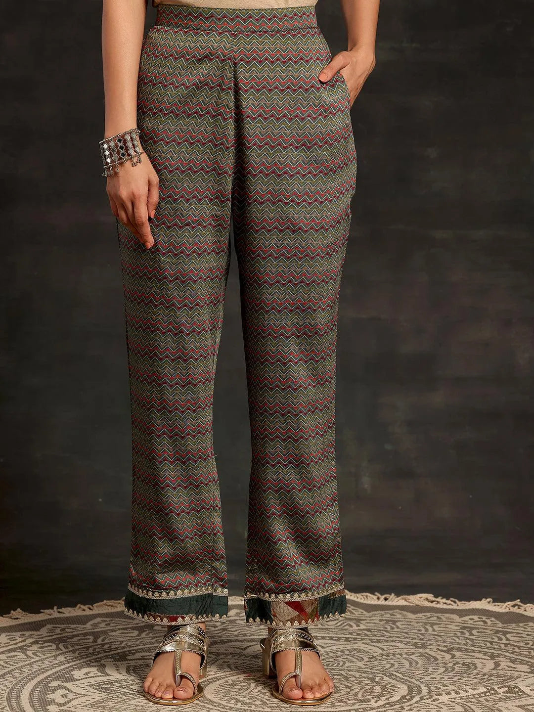 Mameraa Green Printed Straight Suit With Dupatta