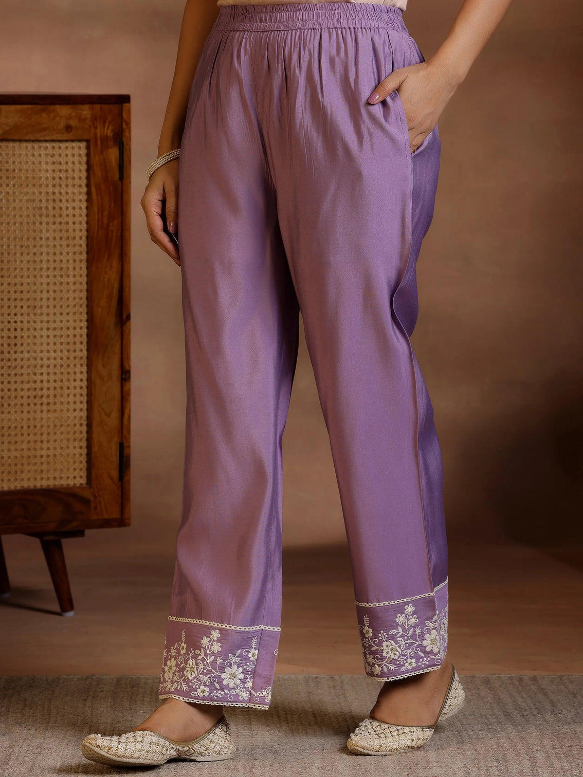 Mameraa Mauve Embroidered Silk Blend Straight Suit With Dupatta