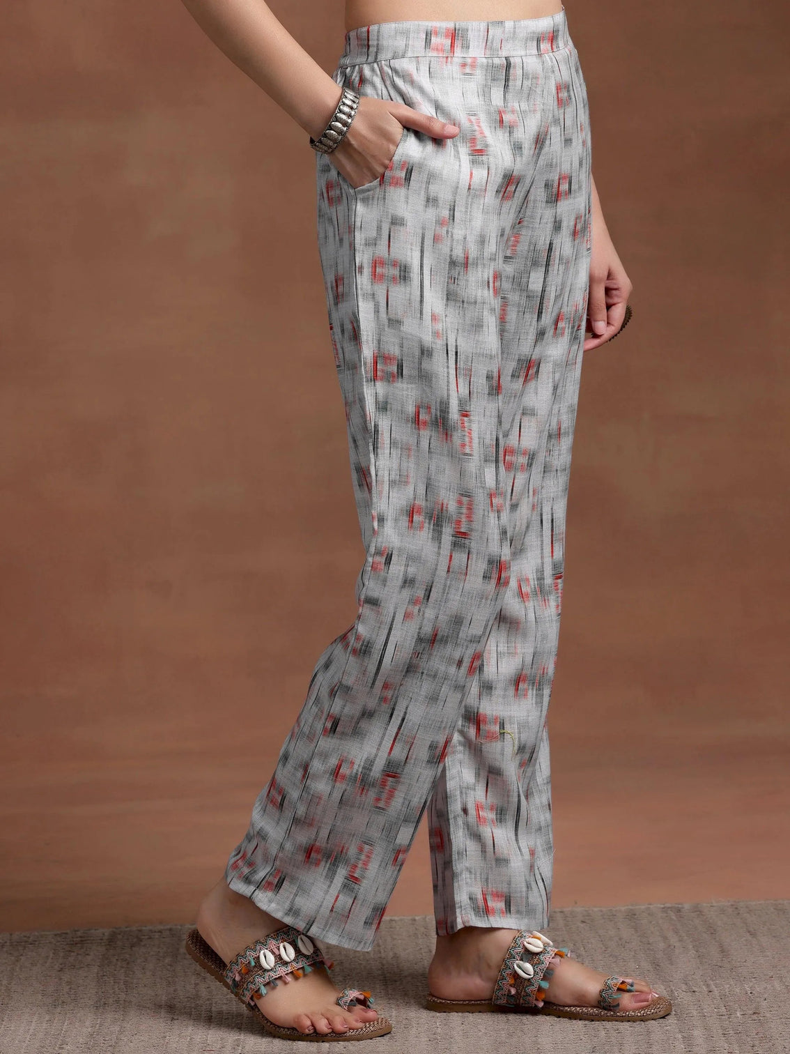 Mameraa Grey Printed Cotton Straight Suit With Dupatta