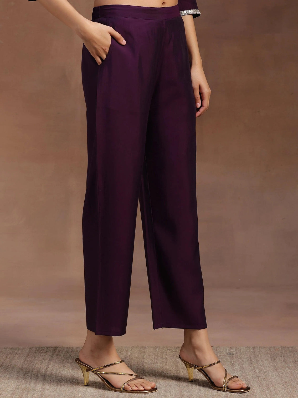 Mameraa Purple Embroidered Silk Blend Straight Suit With Dupatta