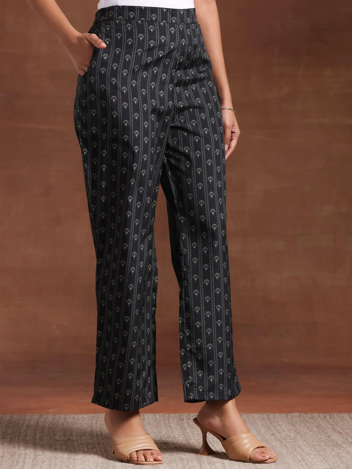 Mameraa Black Printed Crepe Straight Kurta Set