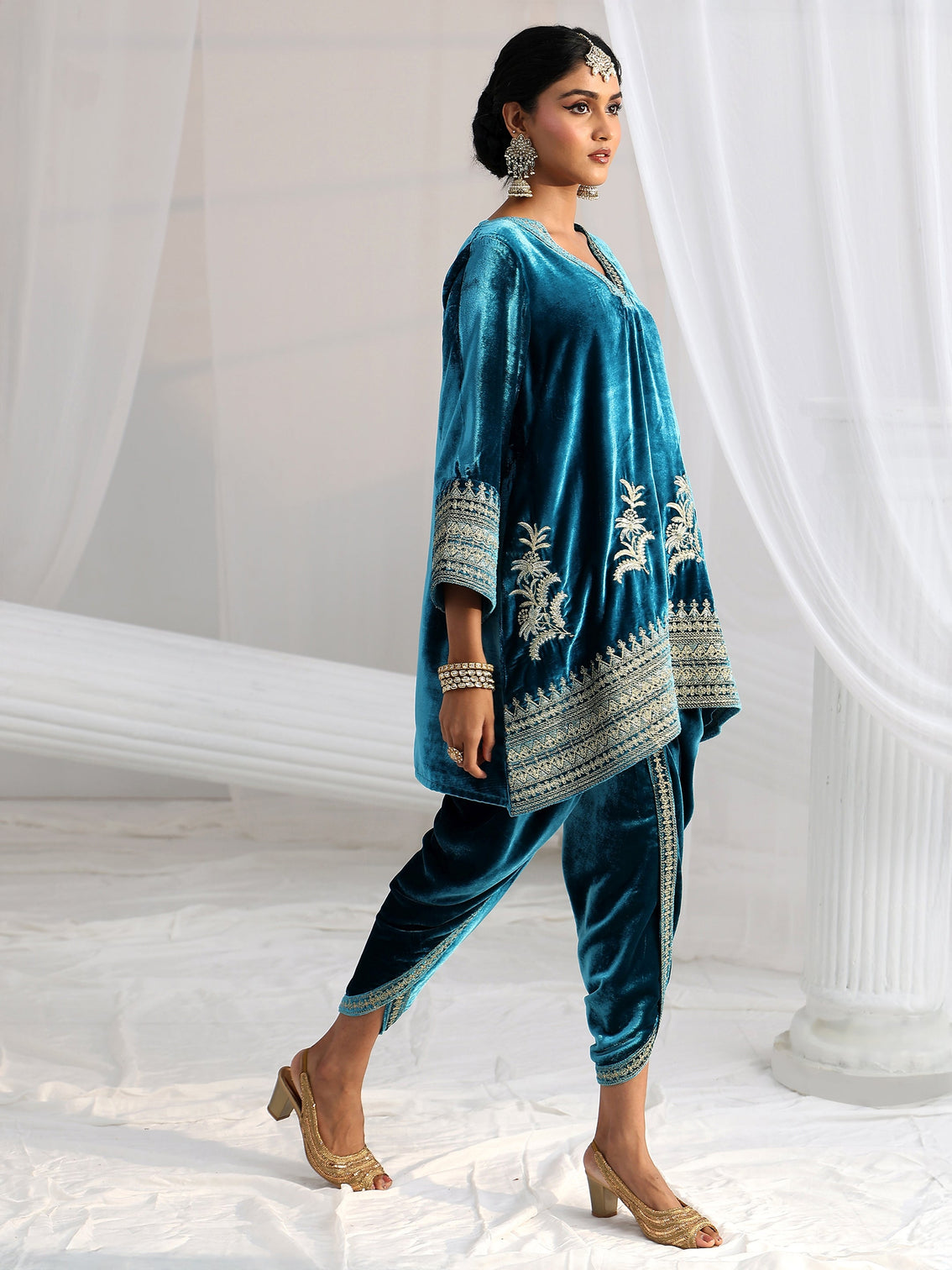Mameraa Turquoise Blue Embroidered Velvet Co-Ord Set