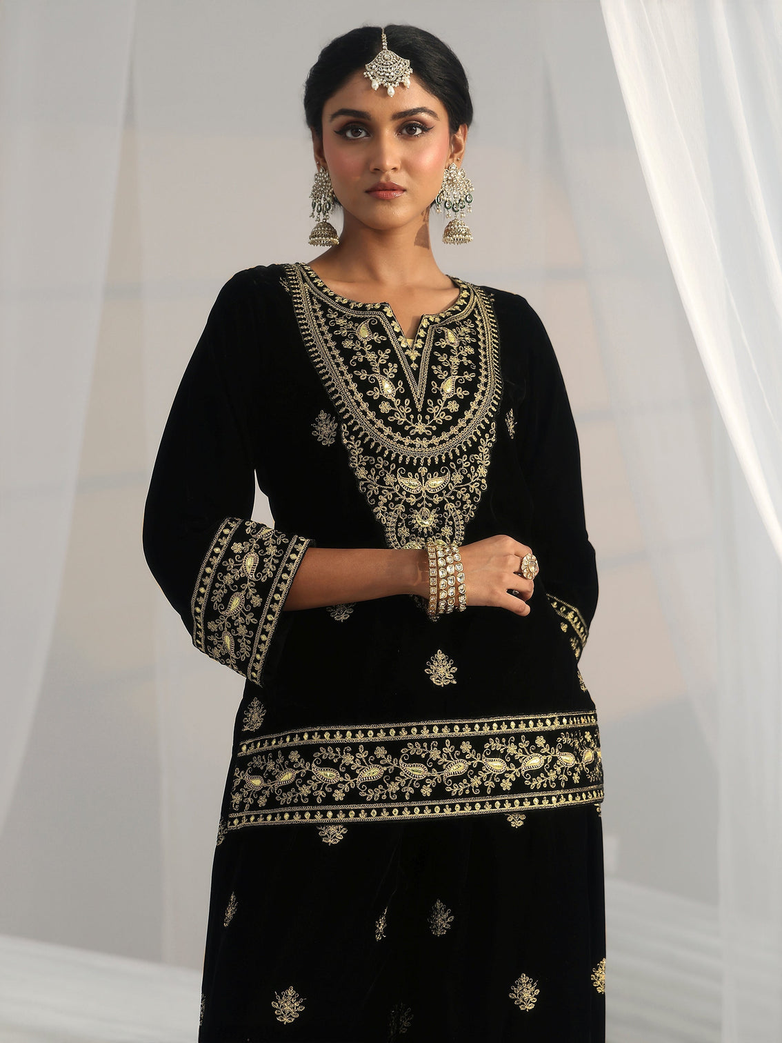 Mameraa Black Yoke Embroidered Design Velvet Co-Ord Set