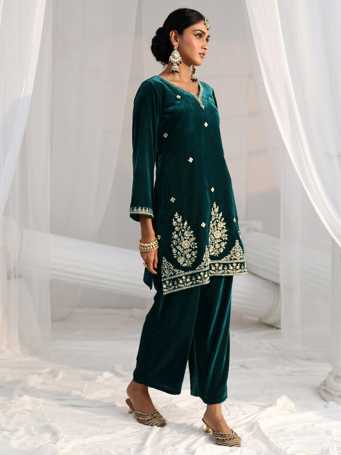 Mameraa Teal Green Floral Embroidered Velvet Straight Suit Set