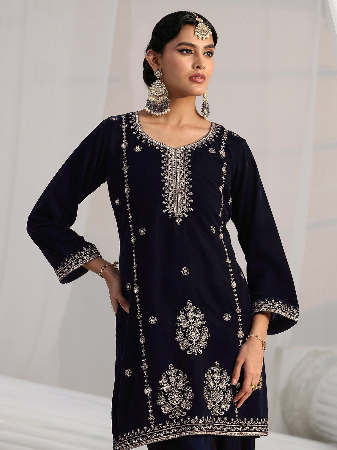Mameraa Navy Blue Floral Embroidered Velvet Straight Suit Set