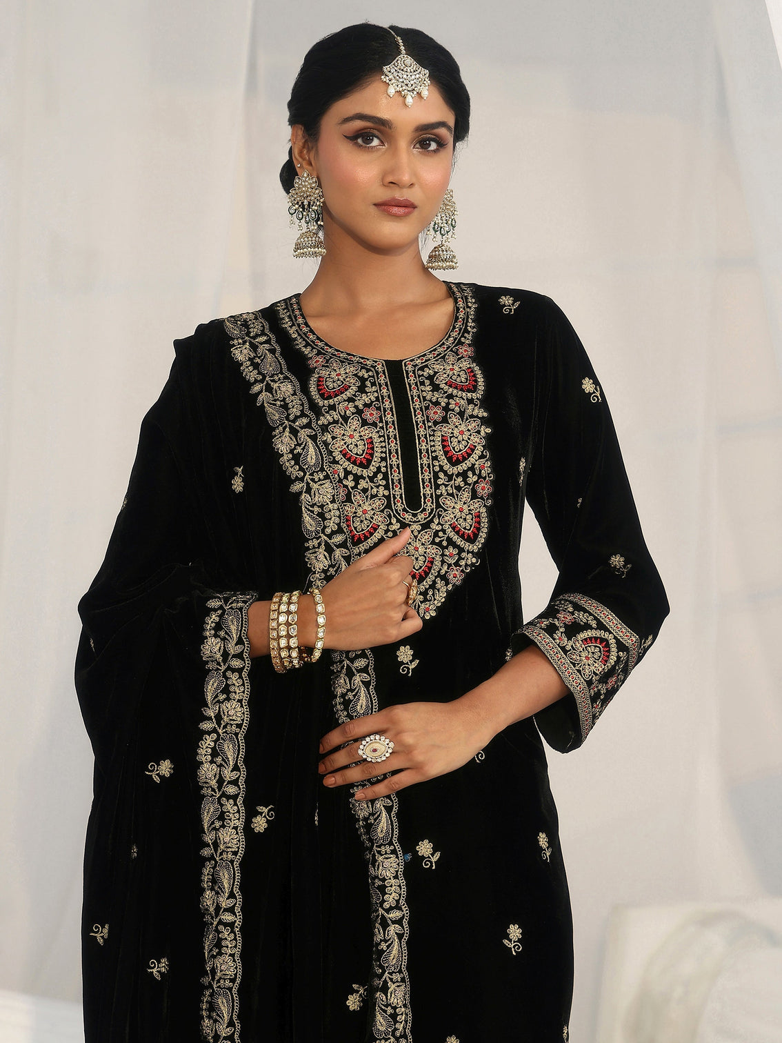 Mameraa Black Ethnic Embroidered Velvet Straight Suit Set