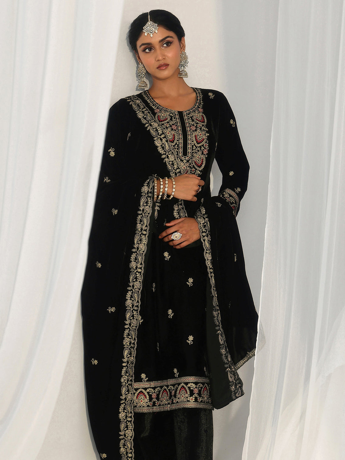 Mameraa Black Ethnic Embroidered Velvet Straight Suit Set