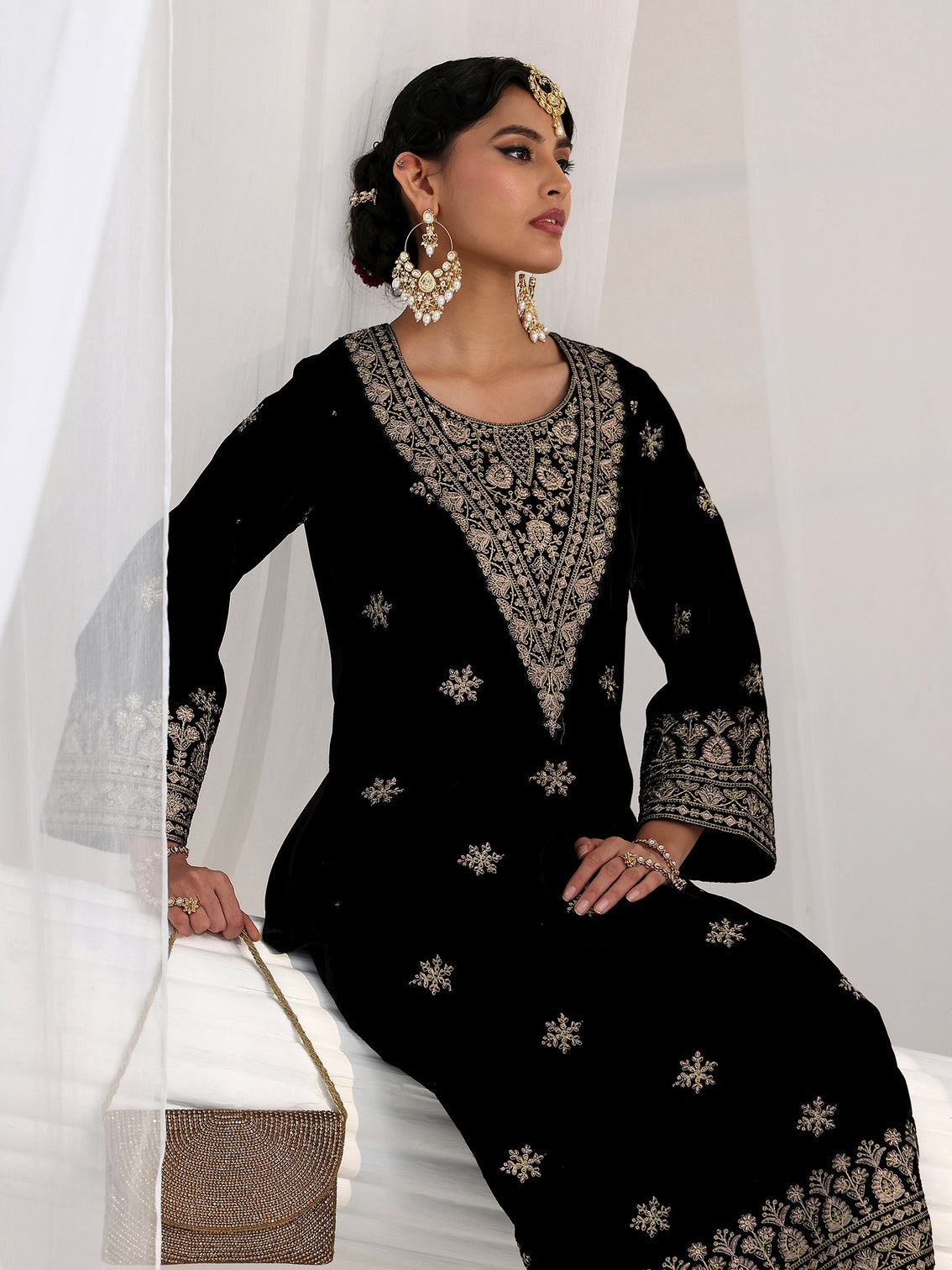 Mameraa Black Yoke Design Velvet Straight Kurta Set