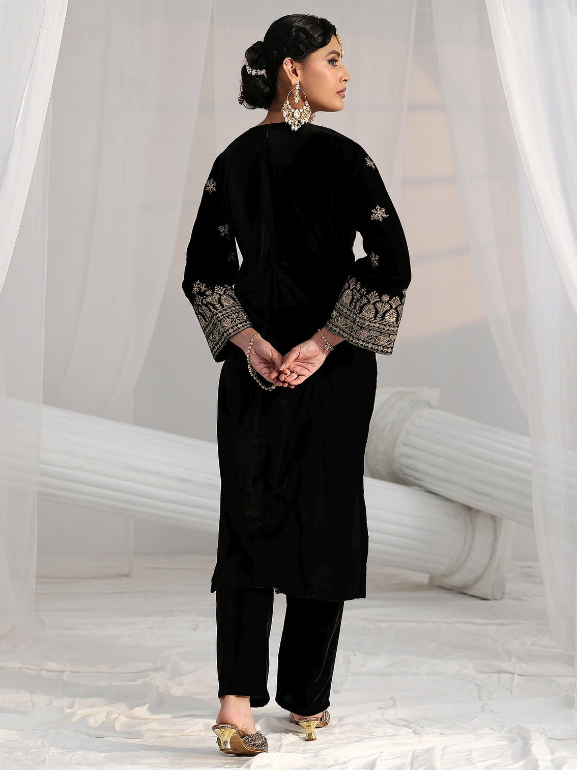 Mameraa Black Yoke Design Velvet Straight Kurta Set