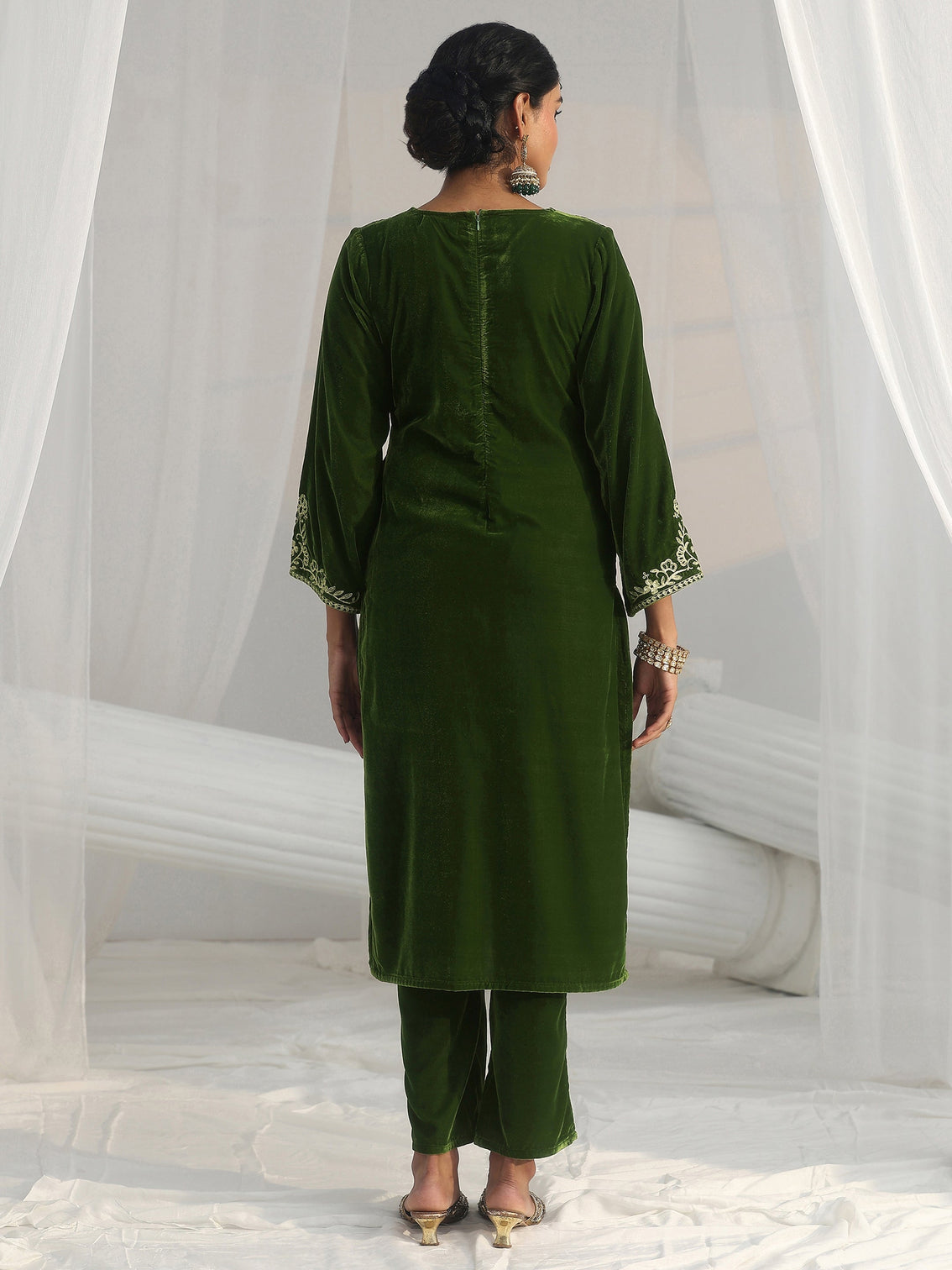 Mameraa Emerald Green Ethnic Embroidered Velvet Straight Suit Set