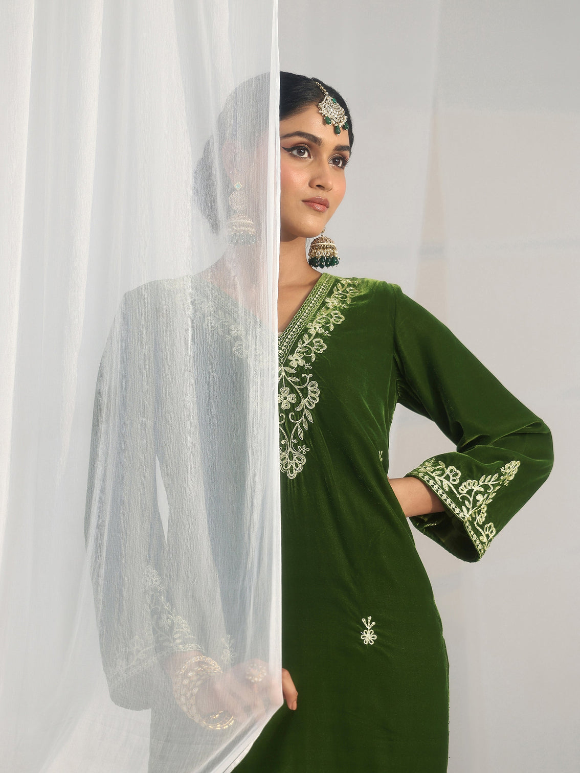 Mameraa Emerald Green Ethnic Embroidered Velvet Straight Suit Set