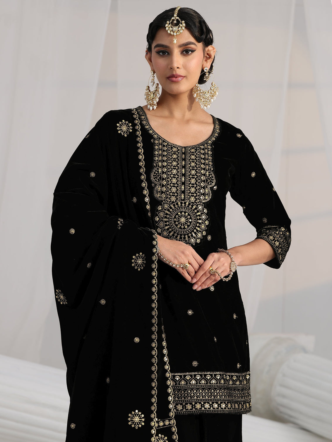 Mameraa Black Embellished Velvet Straight Suit Set