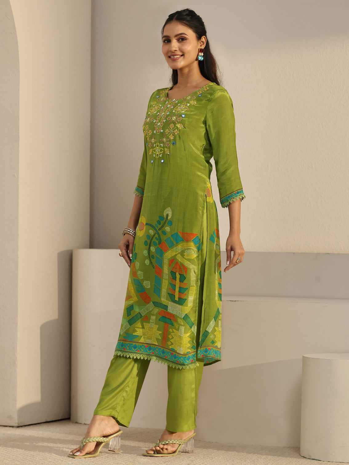 Mameraa Green Floral Printed Crepe Straight Suit Set