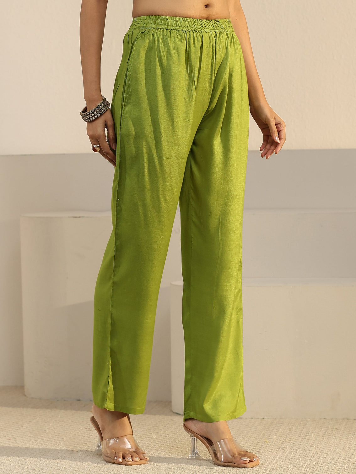 Mameraa Green Floral Printed Crepe Straight Suit Set