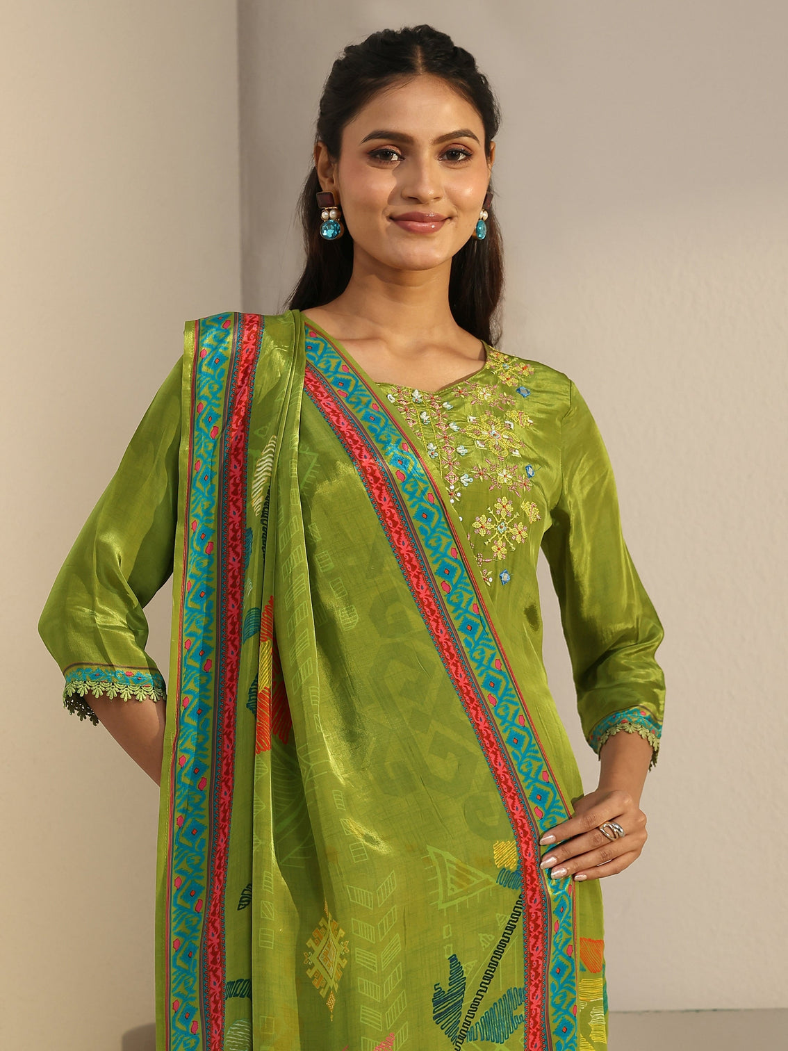 Mameraa Green Floral Printed Crepe Straight Suit Set