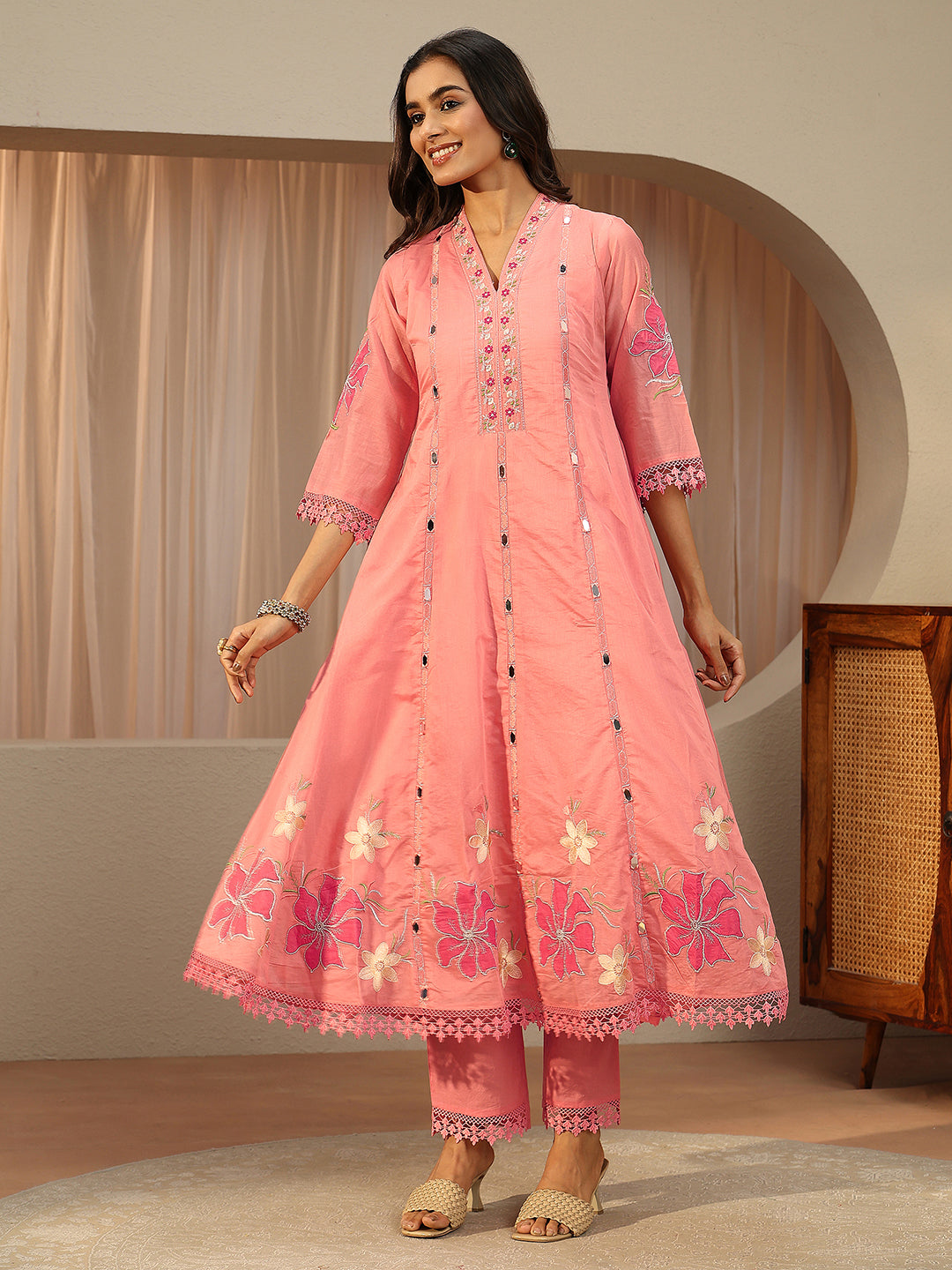Mameraa Pink Floral Embroidered Silk Blend A-Line Suit Set With Dupatta