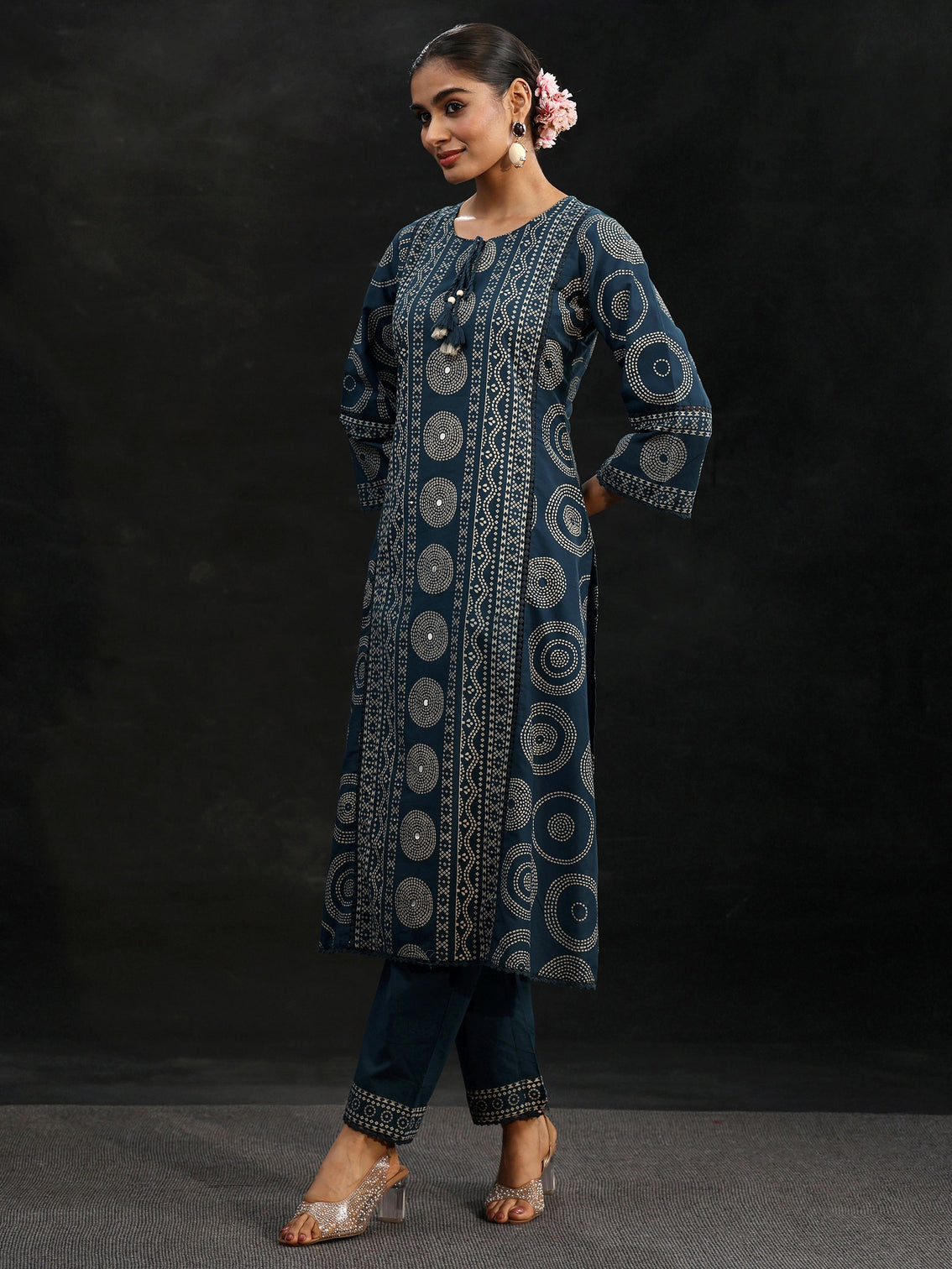 Mameraa Indigo Blue Bandhani Cotton Straight Suit Set