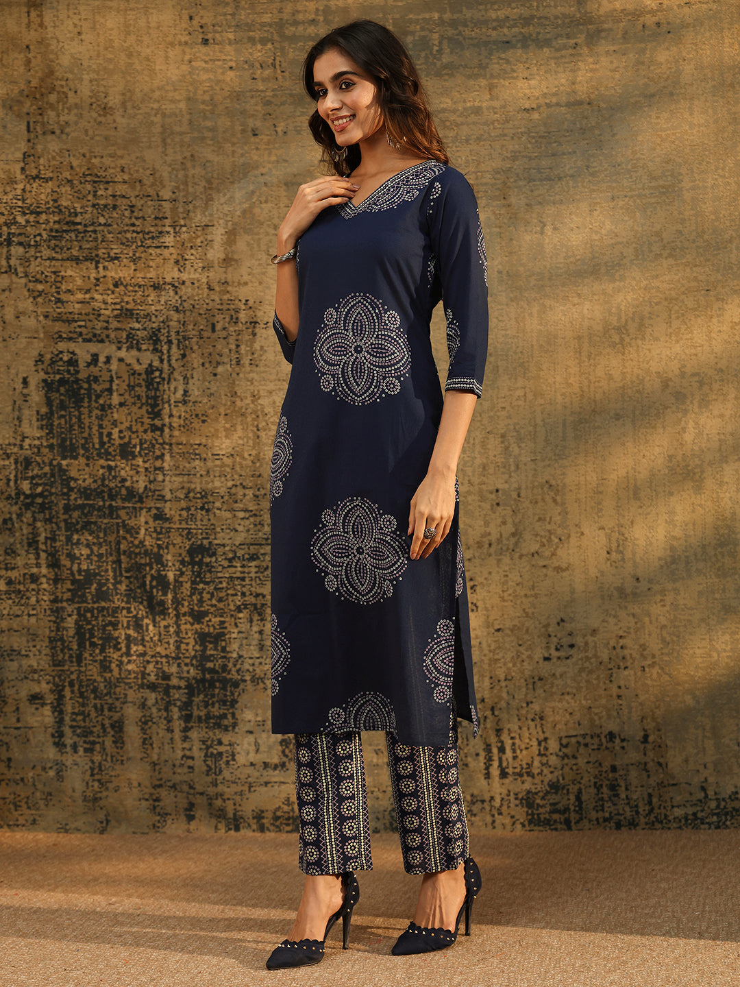Mameraa Indigo Blue Bandhani Printed Cotton Straight Suit Set