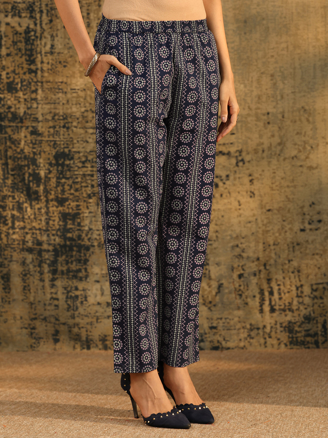 Mameraa Indigo Blue Bandhani Printed Cotton Straight Suit Set