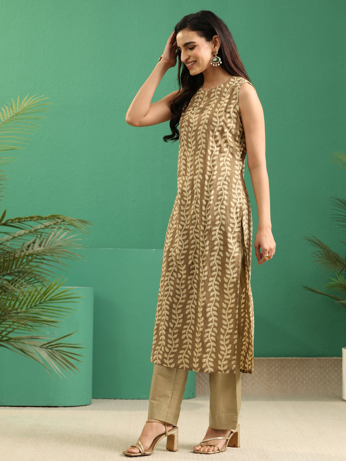 Mameraa Beige Floral Printed Cotton Kurta Set with Long Jacket