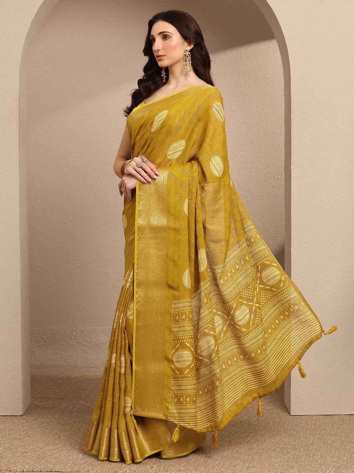 Mameraa Mustard Printed Georgette Saree With Unstitched Blouse Piece