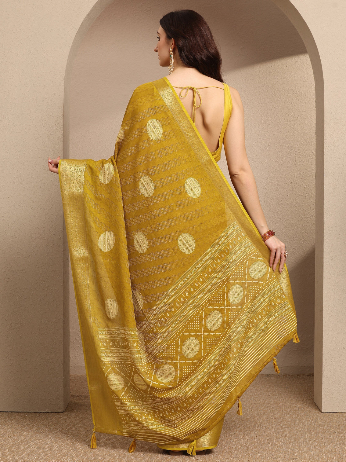 Mameraa Mustard Printed Georgette Saree With Unstitched Blouse Piece
