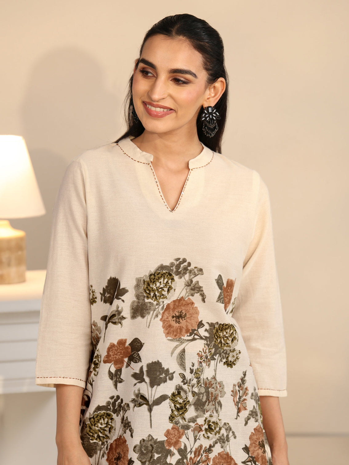 Mameraa Off White Floral Printed Cotton Blend Short Kurti