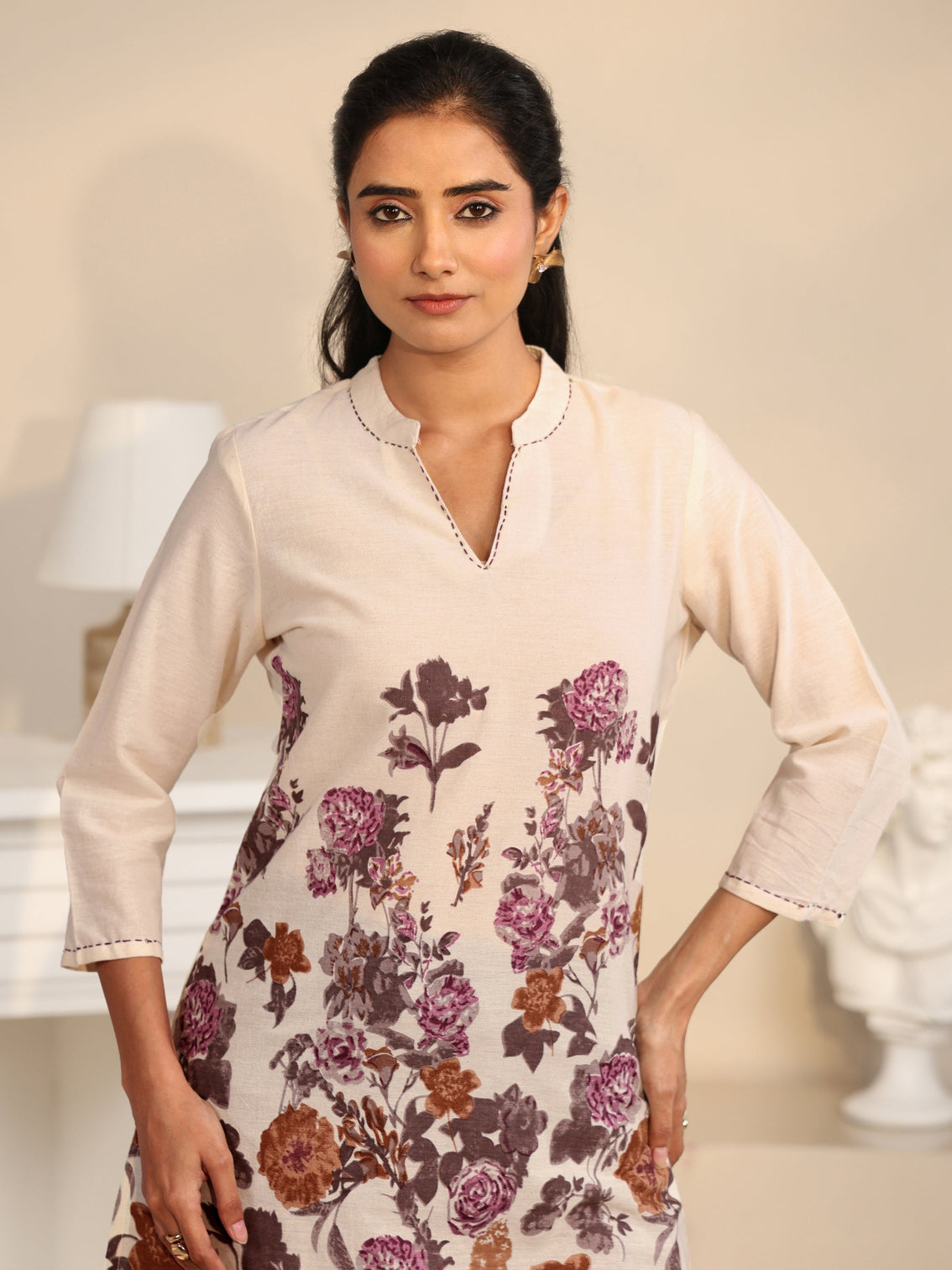 Mameraa Off White Floral Printed Cotton Blend Short Kurti