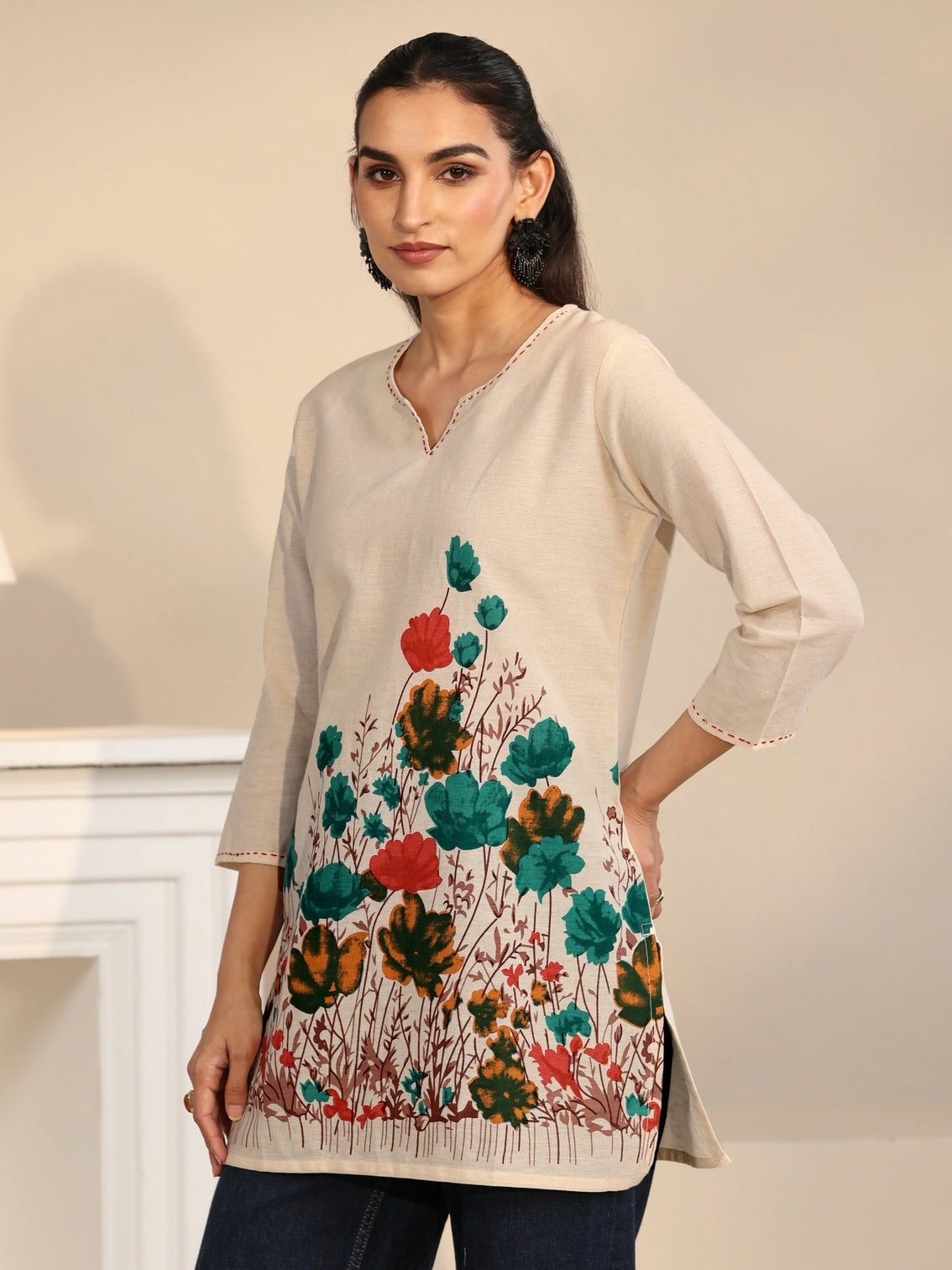 Mameraa Off White Floral Printed Cotton Blend Short Kurti
