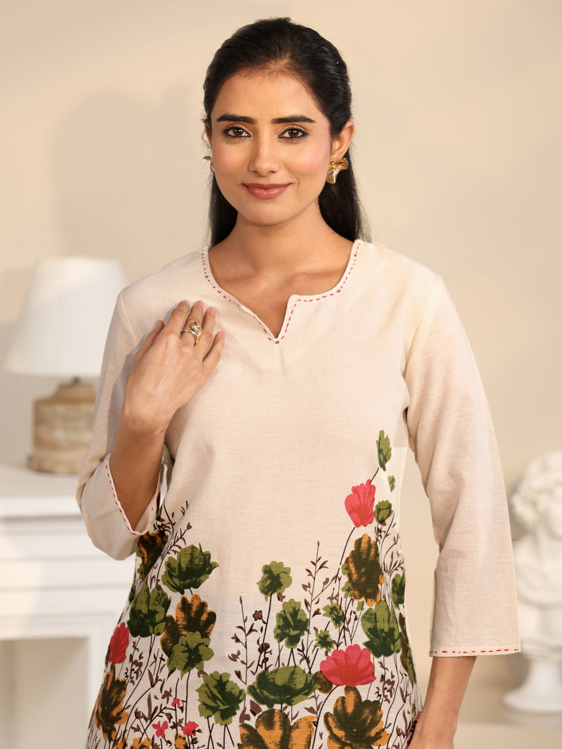 Mameraa Off White Floral Printed Cotton Blend Short Kurti