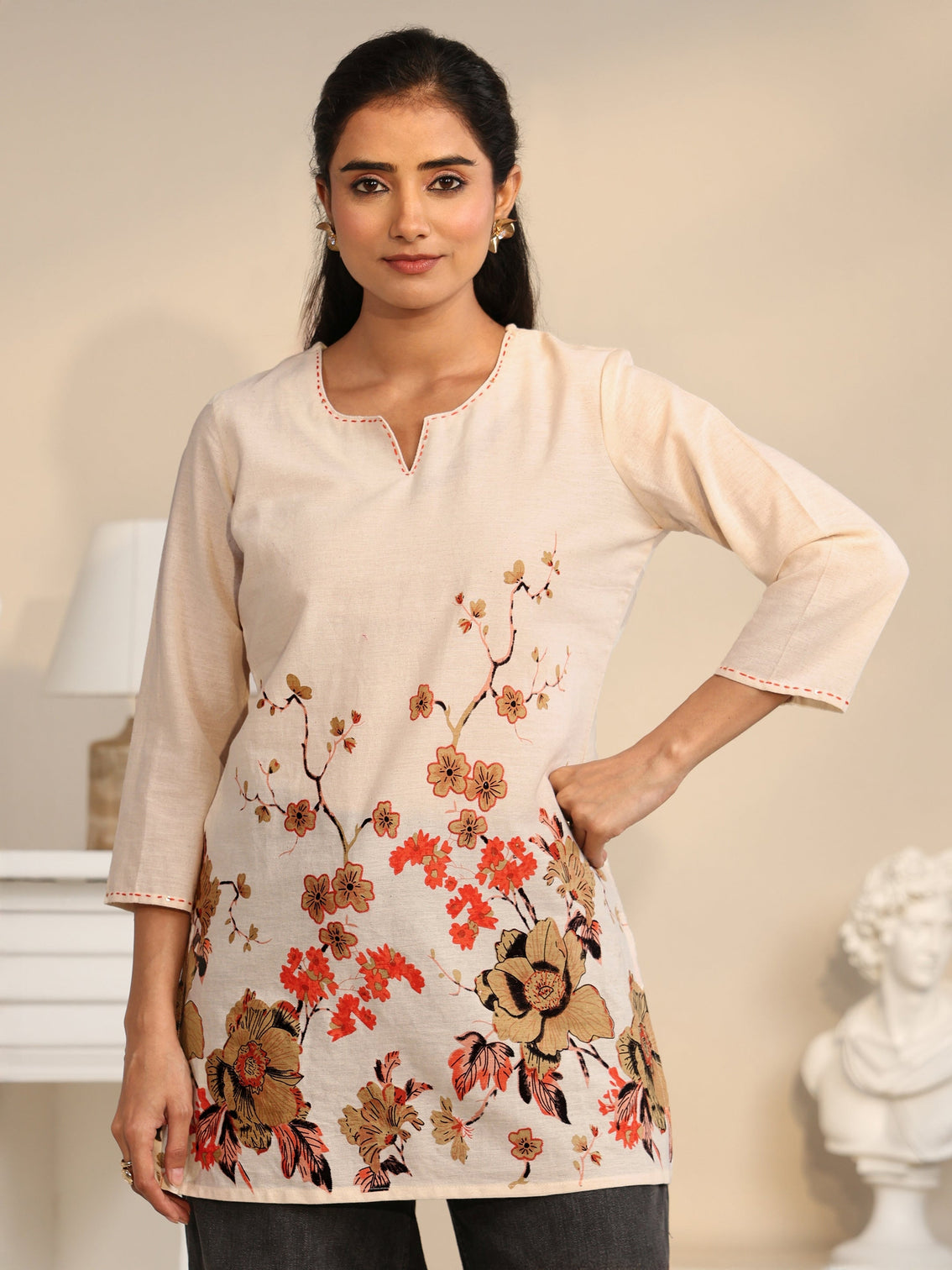 Mameraa Off White Floral Printed Cotton Blend Short Kurti