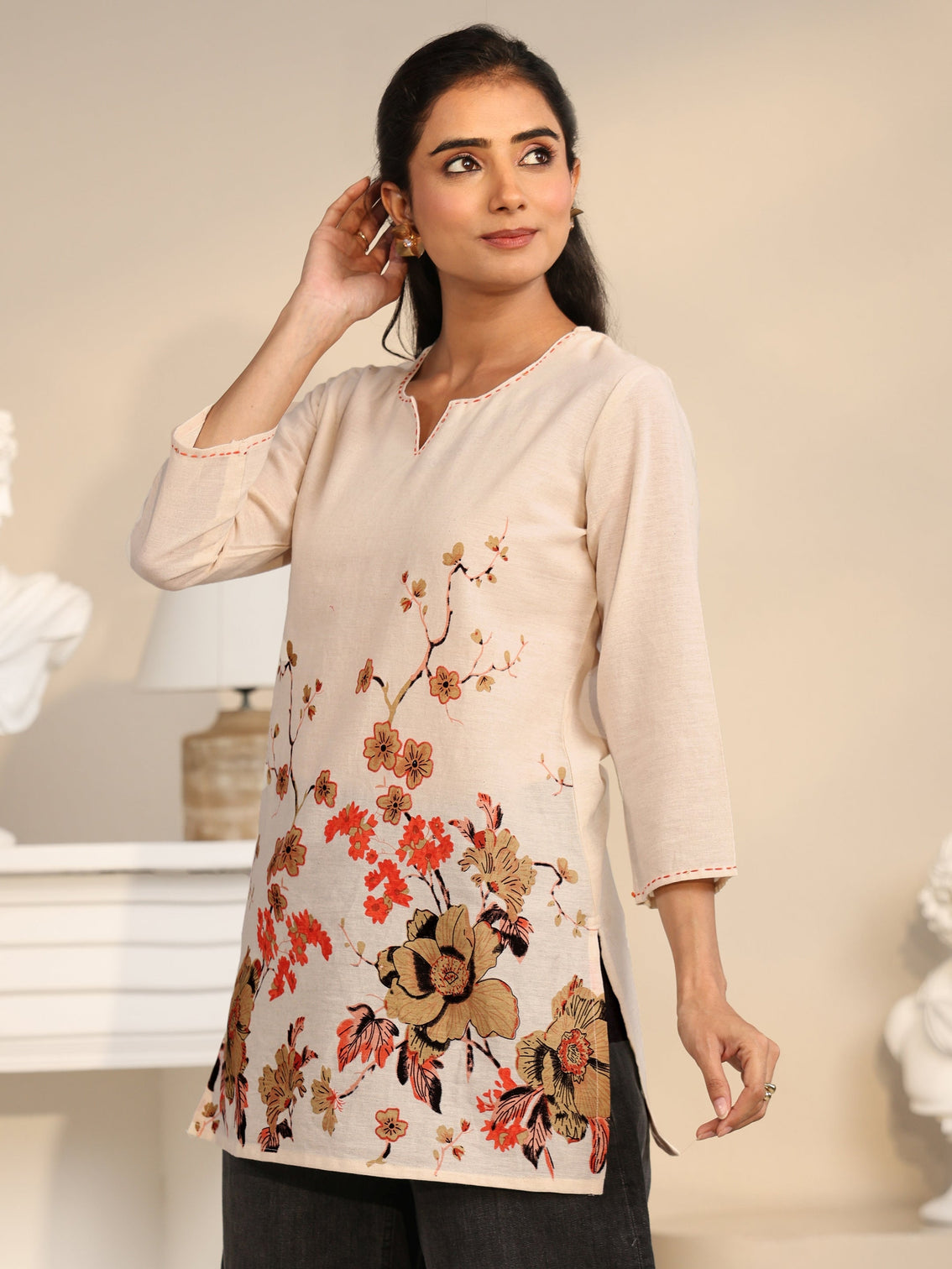 Mameraa Off White Floral Printed Cotton Blend Short Kurti