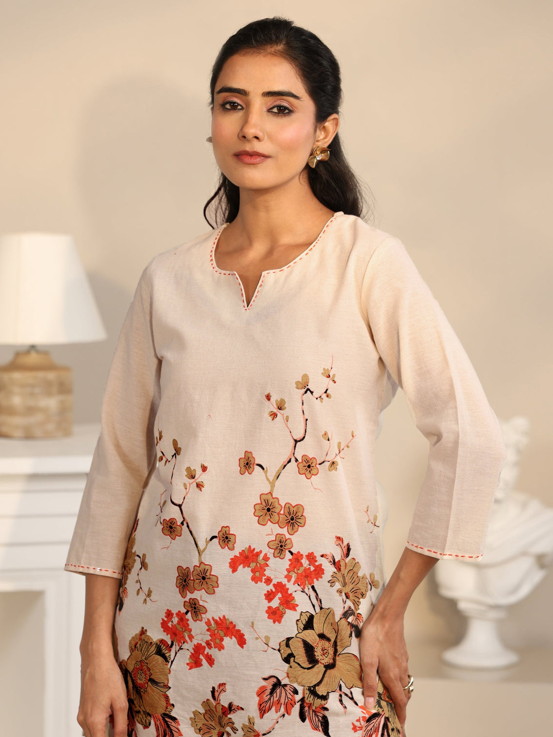 Mameraa Off White Floral Printed Cotton Blend Short Kurti