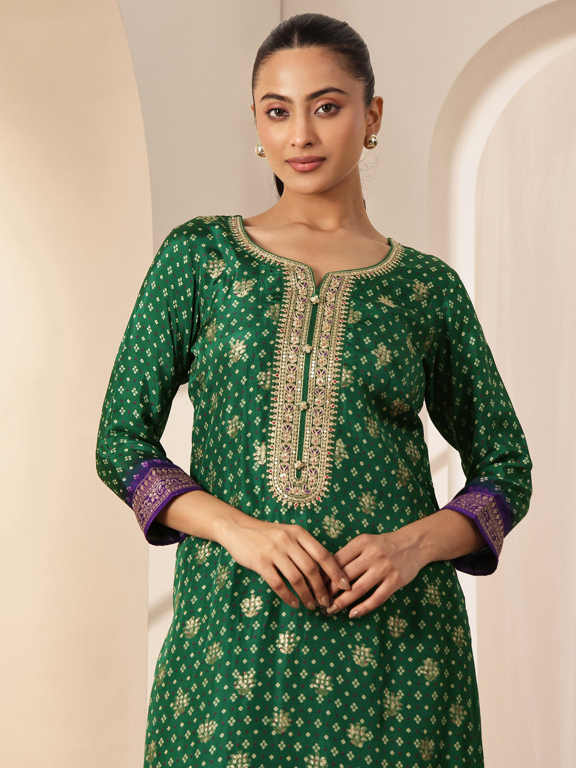 Mameraa Green Printed Silk Blend Straight Suit Set With Dupatta