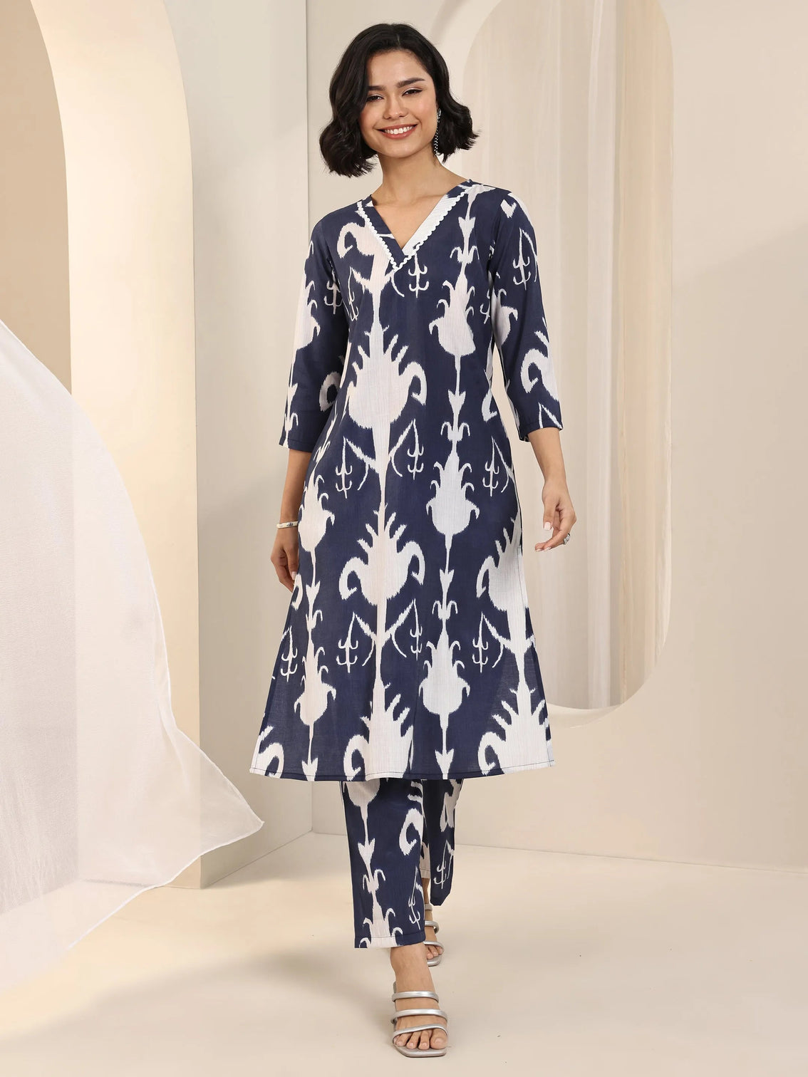 Mameraa Blue Printed Silk Blend Straight Kurta Set