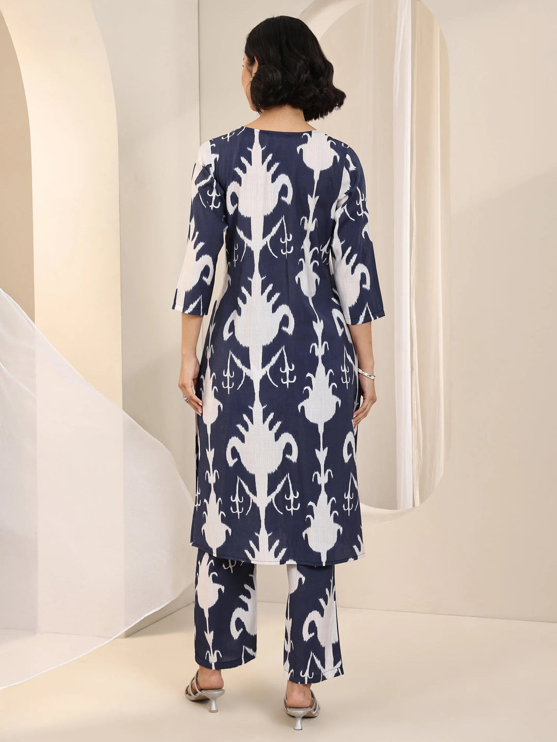 Mameraa Blue Printed Silk Blend Straight Kurta Set
