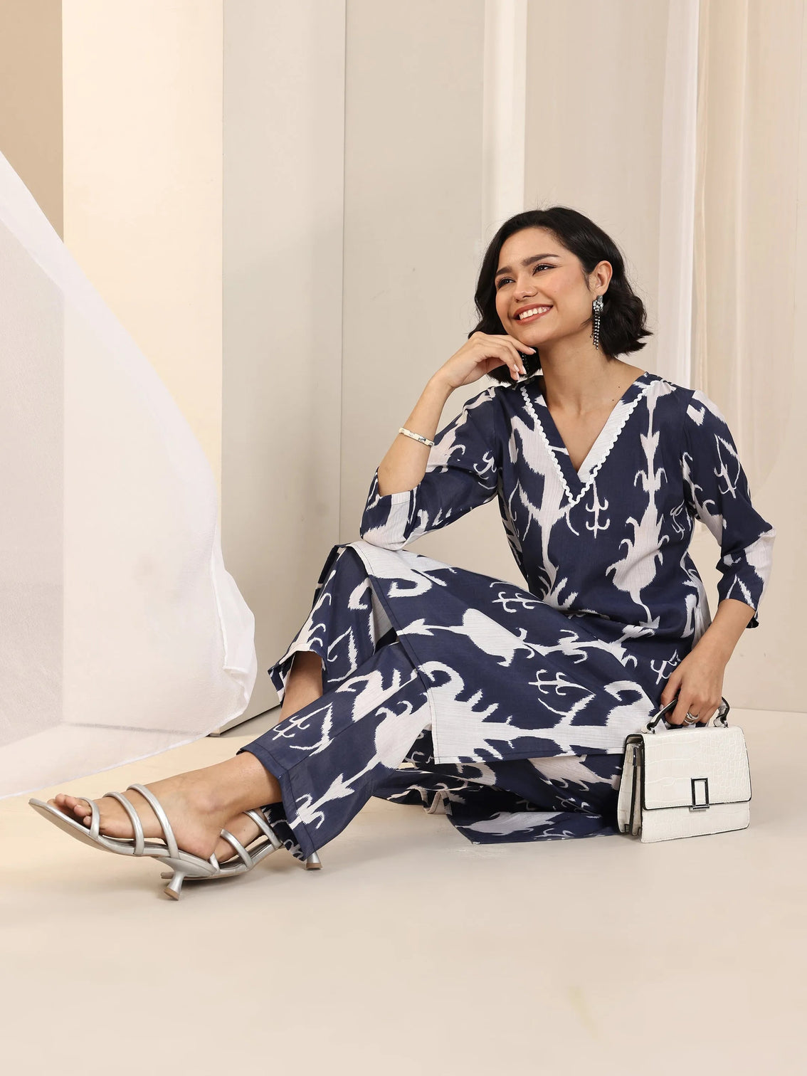 Mameraa Blue Printed Silk Blend Straight Kurta Set