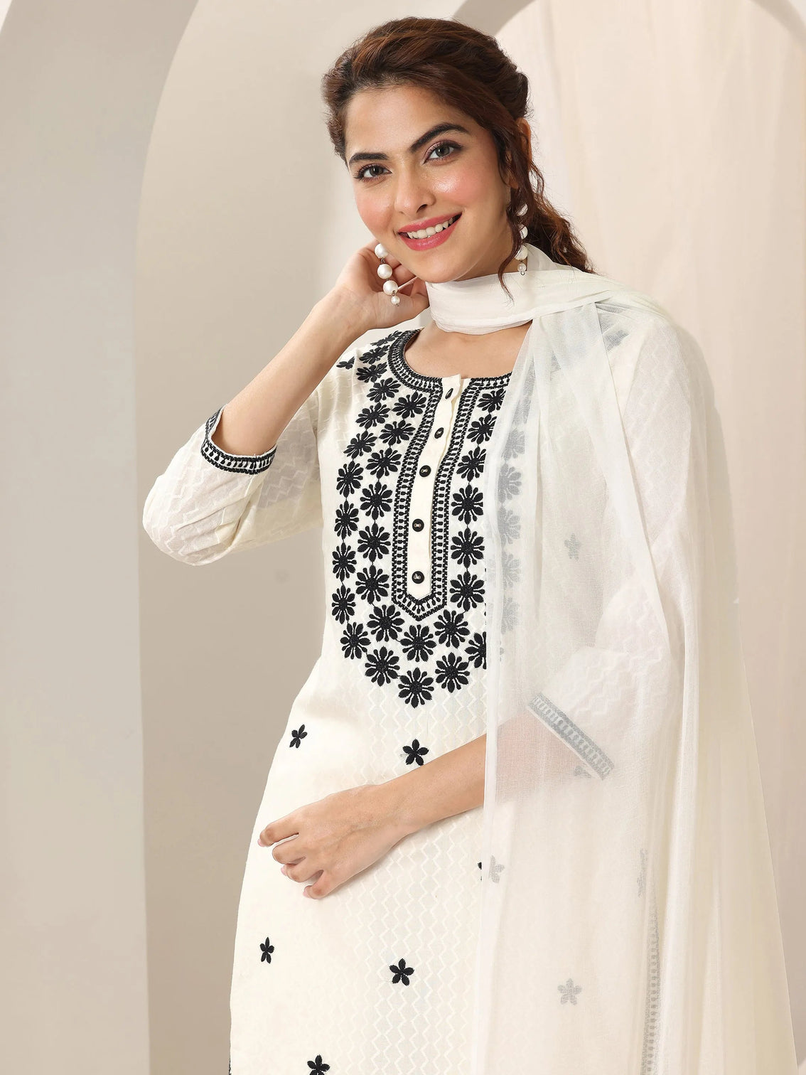Mameraa Off White Embroidered Cotton Straight Suit Set With Dupatta
