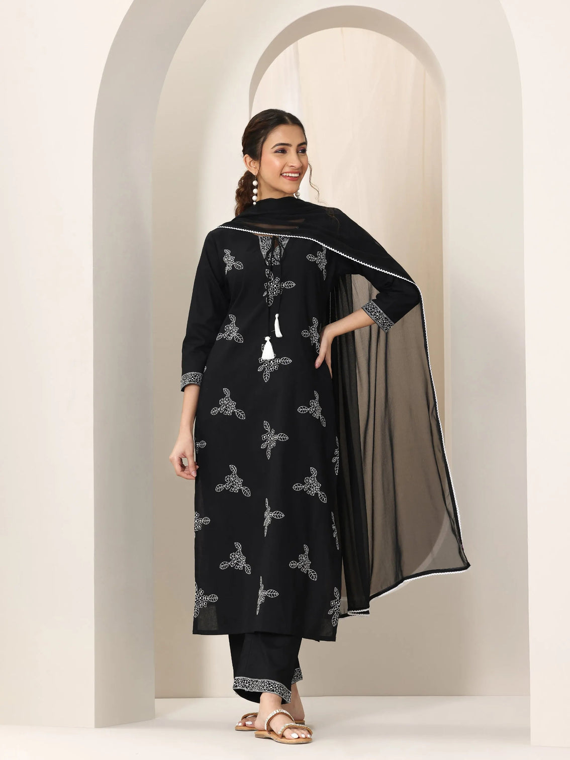 Mameraa Black Embroidered Cotton Straight Suit Set With Dupatta