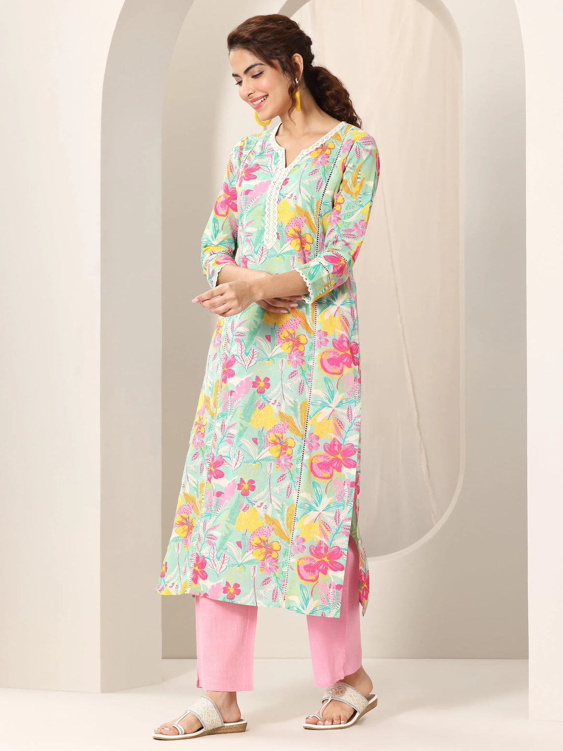 Mameraa Turquoise Blue Printed Cotton Straight Suit Set With Dupatta