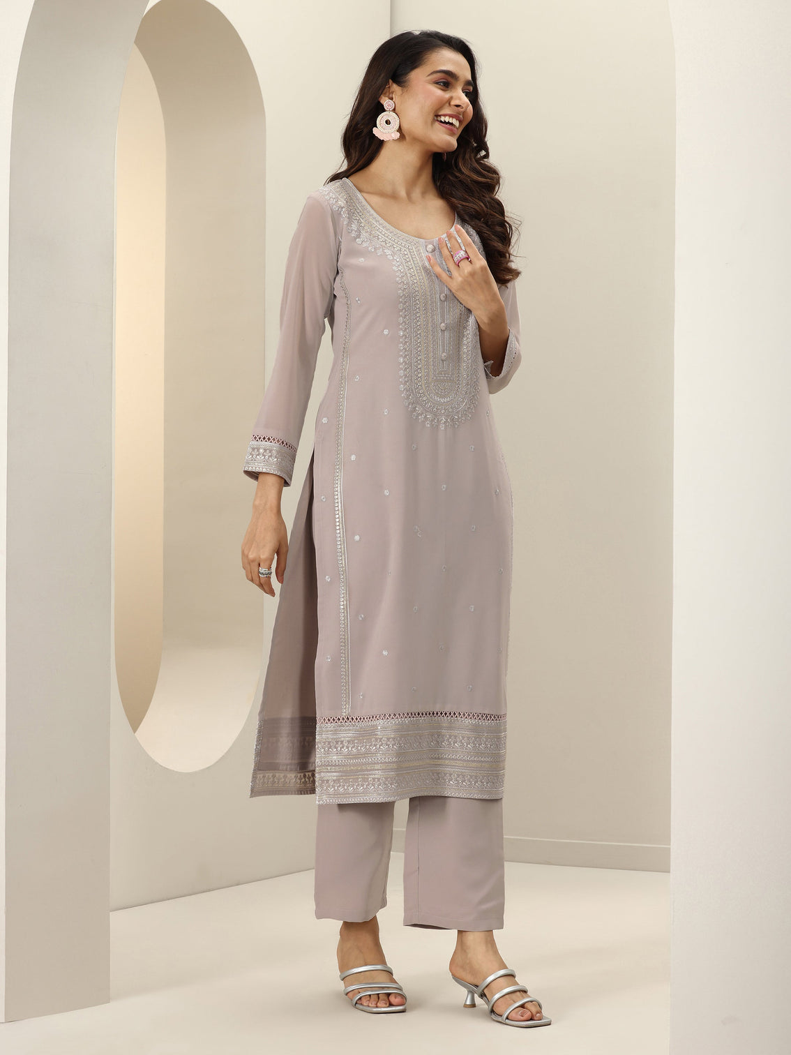 Mameraa Grey Embroidered Georgette Straight Suit Sets With Dupatta