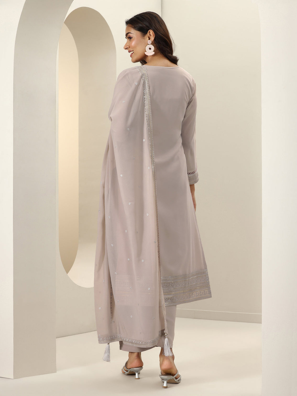 Mameraa Grey Embroidered Georgette Straight Suit Sets With Dupatta